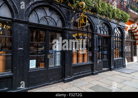 Berry Bros und Rudd, Wein Händler, St. James's Street, London, England Stockfoto