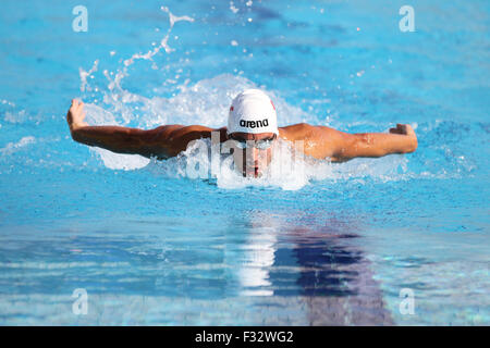 ISTANBUL, Türkei - 16. August 2015: Unbekannter Konkurrent schwimmt bei der Turkcell türkische Swimming Championship in Enka Sport C Stockfoto