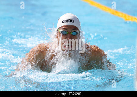 ISTANBUL, Türkei - 16. August 2015: Unbekannter Konkurrent schwimmt bei der Turkcell türkische Swimming Championship in Enka Sport C Stockfoto