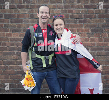 Gloucester, Großbritannien. 25. Sep 2015. GLOUCESTER - 25 SEPTEMBER: Georgien-Fans vor dem Spiel vor dem 2015 Rugby World Cup Match-Up zwischen Argentinien und Georgien findet am Kingsholm in Gloucester. Argentinien besiegt Georgien 54-9.Photo Credit: Andrew Patron/Zuma Newswire © Andrew Patron/ZUMA Draht/Alamy Live News Stockfoto