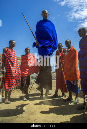 Tansania, Ashura Region, Ngorongoro Conservation Area, Maasai Männern die Krieger Tanz Stockfoto