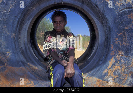 Aboriginal Young Boy, Yuelamu (Mount Allan) im Northern Territory, Australien Stockfoto