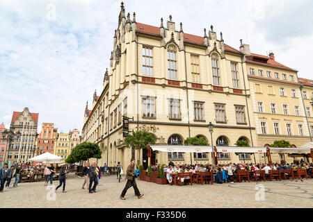 Menschen zu Fuß in der Altstadt von Breslau, Polen Stockfoto