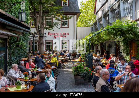 Rüdesheim, beliebtes Touristenziel im mittleren Oberrheingraben, Weindorf, berühmte Altstadt, Drosselgasse, Deutschland Stockfoto