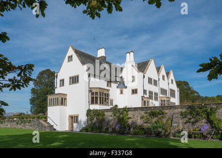 Lake Windermere Cumbria North West England Seen Lake District. Kunst und Kunsthandwerk Blackwell Haus. Bowness auf Windermere Stockfoto