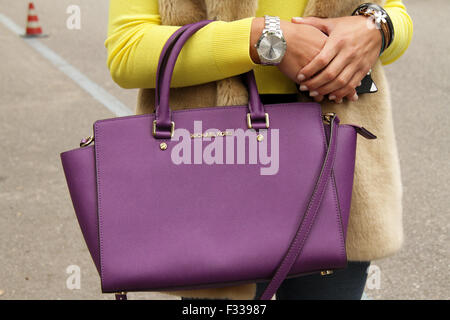 Mailand, Italien. 28. Sep, 2015. Silvia Alvini außerhalb der Giorgio Armani-Modenschau in Mailand Fashion Week - 28. September 2015 - Foto posieren: Start-und Landebahn Manhattan/Paolo Diletto Credit: Dpa picture-Alliance/Alamy Live News Stockfoto