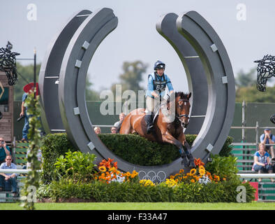 Alice Dunsdon und Fernhill vorhanden - Burghley House, Stamford, Großbritannien - Die Cross Country Phase, Land Rover Burghley Horse Trials, den 1. September 2012. Stockfoto