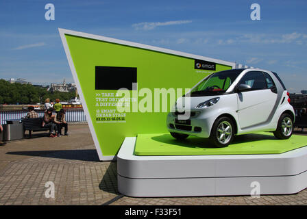 Smart Auto South Bank London UK Werbung Stockfoto