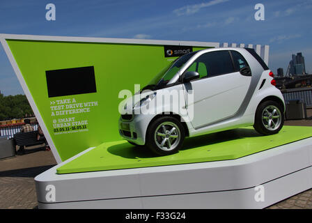 Smart Auto South Bank London UK Werbung Stockfoto