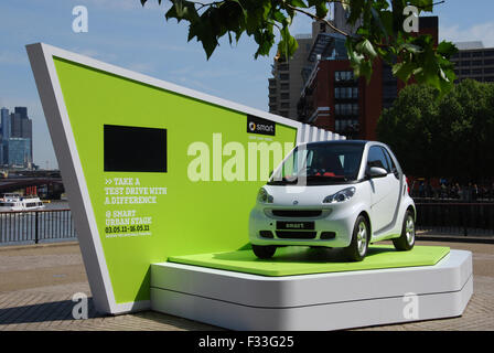 Smart Auto South Bank London UK Werbung Stockfoto
