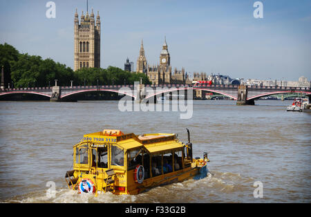 Duck Tours of London, Amphibienfahrzeug in die Themse, London UK Stockfoto
