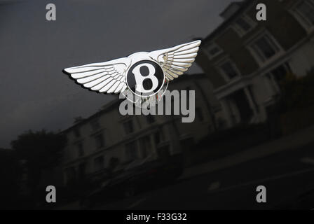 Bentley-Logo auf dem modernen Bentley, jetzt Teil des Volkswagen Konzerns Stockfoto