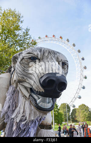 Greenpeace ihre Eisbär Aurora vom äußeren Schale HQ entfernen, da die Firma Arktis Ölbohrungen verlässt Stockfoto