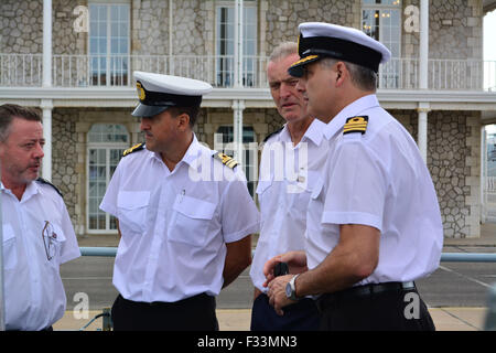 Gibraltar. 29. September 2015. Der Direktor der britischen Grenze zwingen, Süd-West Region war heute in Gibraltar, wie zwei der Schutztruppe der britischen Grenze für eine gemeinsame Übung in Gibraltar mit HM Gewohnheiten und der Royal Gibraltar Police vorbereiten. HMC Beschützer und HMC Sucher sind auf dem Weg nach Großbritannien nachdem Teil eines britischen Task Force Send ins Mittelmeer, in die Migranten Probleme der Region zu unterstützen. Bildnachweis: Stephen Ignacio/Alamy Live-Nachrichten Stockfoto