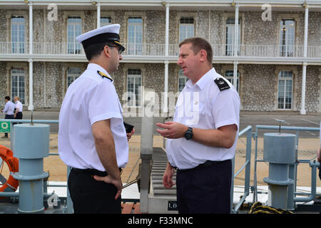 Gibraltar. 29. September 2015. Der Direktor der britischen Grenze zwingen, Süd-West Region war heute in Gibraltar, wie zwei der Schutztruppe der britischen Grenze für eine gemeinsame Übung in Gibraltar mit HM Gewohnheiten und der Royal Gibraltar Police vorbereiten. HMC Beschützer und HMC Sucher sind auf dem Weg nach Großbritannien nachdem Teil eines britischen Task Force Send ins Mittelmeer, in die Migranten Probleme der Region zu unterstützen. Bildnachweis: Stephen Ignacio/Alamy Live-Nachrichten Stockfoto