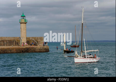 Alten Segelregatta, Jetée de Penthièvre, Binic Hafen in der Nähe von Saint-Brieuc, Côtes-d ' Armor, Bretagne, Bretagne, Frankreich Stockfoto