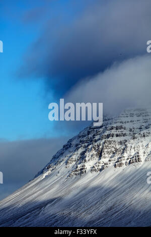 verschneiten Bjarnarhafnarfjalll, Snaefellsness Halbinsel, Island Stockfoto