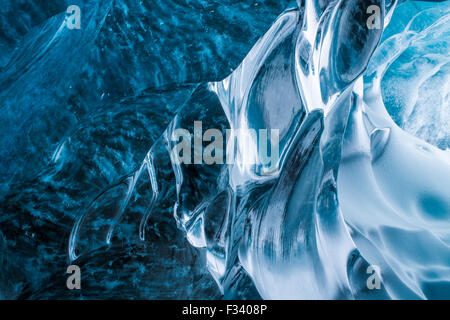 Details des Eises in einer Eishöhle unterhalb des Breidamerkurjokull-Gletschers, Ost-Island Stockfoto