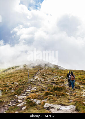 Touristischen Aufstieg an die Spitze der Howerla in Karpaten Stockfoto