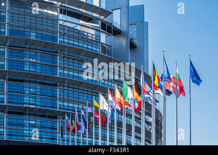 Flaggen der Länder in Europa vor dem Europäischen Parlament / EP in Straßburg, Frankreich Stockfoto