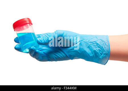 Nahaufnahme eines weiblichen Arzt Hand in blauen sterilisierte Operationshandschuh halten transparente Kunststoff steril Probe Sammlung conta Stockfoto