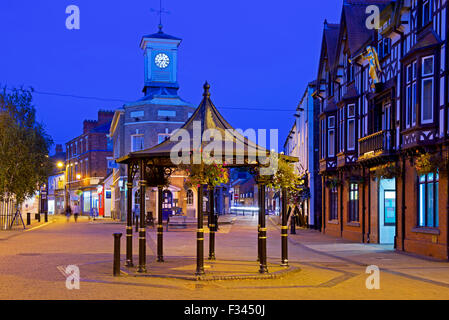 Marktplatz bei Nacht, in Brigg, North Lincolnshire, England UK Stockfoto
