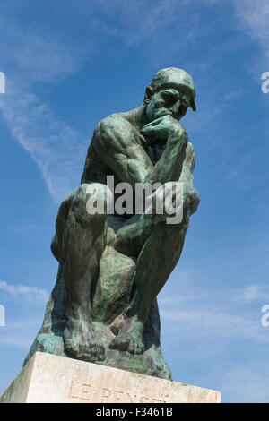 Rodins "Denker" in den Gärten des Musée Rodin, Paris, Frankreich Stockfoto