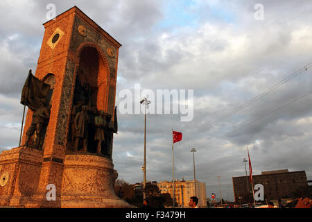 Istanbul, Türkei - 14. September 2015: Taksim-Platz liegt im europäischen Teil von Istanbul, Türkei Stockfoto