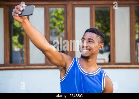 Ein glücklich schöne Sportler nehmen ein Selbstporträt Stockfoto