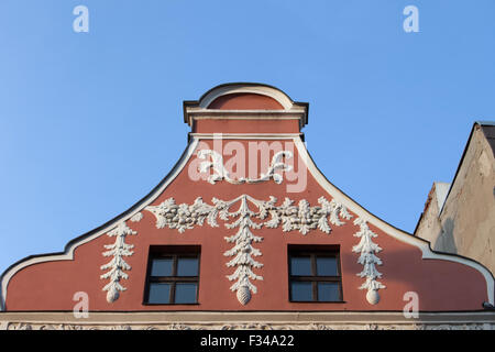 Historisches Haus Giebel in Torun, Polen. Stockfoto