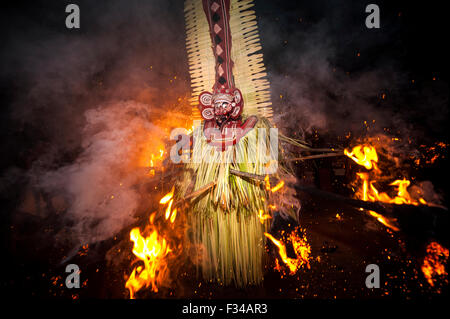 Theyyam Ritual durchgeführt im Bereich der Kannur, Kerala, Indien. Stockfoto