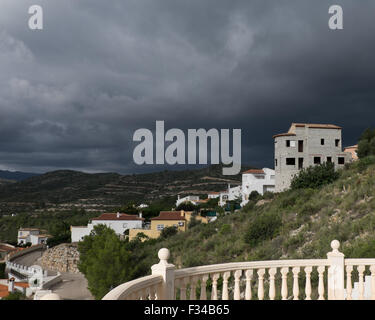 Unvollendete spanische villa Stockfoto