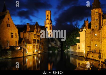 Abendlicher Blick auf die Stadt vom Rozenhoedkaai in Brügge, Westflandern, Belgien Stockfoto