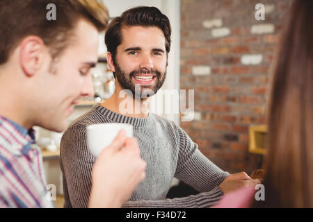 Gruppe von Freunden genießen ein Frühstück Stockfoto