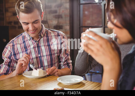 Gruppe von Freunden genießen ein Frühstück Stockfoto