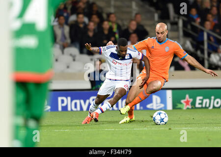 Lyon, Frankreich. 29. Sep, 2015. UEA-Champions-League-Gruppenphase. Lyon gegen Valencia. Aldo Kalulu (Lyon) und Aymen Abdennour (Valenz) Credit: Action Plus Sport/Alamy Live News Stockfoto