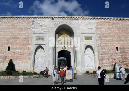 Istanbul, Türkei - 18. September 2015: Touristen, Topkapi-Palast in Istanbul, Türkei. Stockfoto