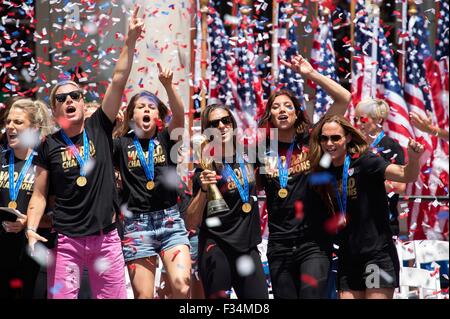 New Yorks Bürgermeister Bill de Blasio beherbergt eine Schlucht von Heldinnen Konfettiparade und Feier zu Ehren der US-Frauen Fußball-Nationalmannschaft nach ihrem Sieg in der FIFA-Weltmeisterschaft 10. Juli 2015 in New York City. Stockfoto