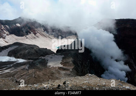 Rauchen-Krater des Gorely, Kamtschatka, Russland Stockfoto