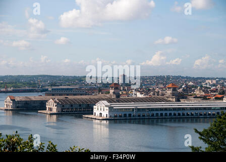 Der Hafen von Havanna und Sierra Maestra Terminal Kreuzfahrt Schiff Docking-Anlage befindet sich am Rande der Altstadt von Havanna in Kuba Havanna Bucht Stockfoto