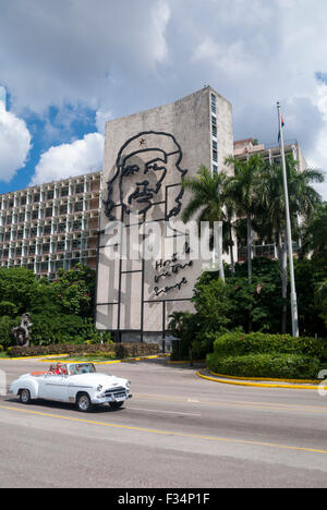 Blick vom Platz des plastischen Bildes von Che Guevara Revolution auf das Ministerium für das innere Gebäude in Havanna Kuba. Stockfoto