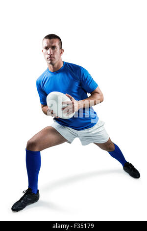 Volle Länge des Rugby-Spieler mit Ball trainieren Stockfoto