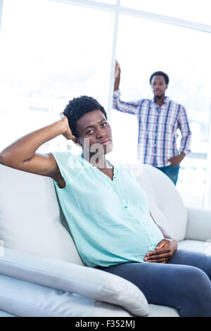 Besorgt schwangere Frau Stockfoto