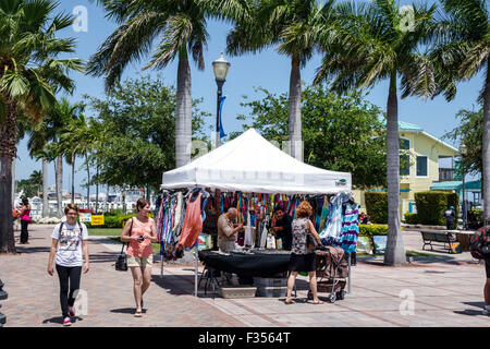 Fort Ft. Pierce Florida, Marina Square, Gazebo Park, Farmers Market, Stände, Stände, Shopping Shopper Shopper Shop Geschäfte Markt Märkte Marktplatz kaufen Stockfoto