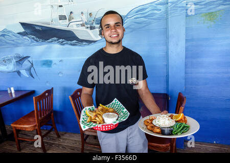 Fort Ft. Pierce Florida, City Marina, Original Tiki Bar & Restaurant, Meeresfrüchte, Restaurant Restaurants Essen Essen Essen Café Cafés, innen, Mann Männer männlich, Stockfoto