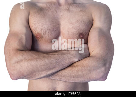 Mittelteil eines Mannes mit verschränkten Armen Stockfoto