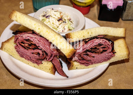 Florida Jupiter, TooJay's Original Gourmet Deli, Restaurant Restaurants Essen Essen Essen Cafe Cafés, innen, Teller, Mittagessen, Sandwich, FL150417006 Stockfoto