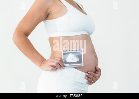 Schwangere Frau mit einer Ultraschalluntersuchung Stockfoto