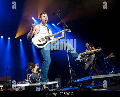 Sep 13, 2015 - Raleigh, North Carolina; USA - führt Musiker JACK ANTONOFF der Band The Bleachers live als Teil des G105 Shin Dig, die in Walnut Creek Amphitheater befindet sich in Raleigh stattfand. Copyright 2015 Jason Moore. © Jason Moore/ZUMA Draht/Alamy Live-Nachrichten Stockfoto