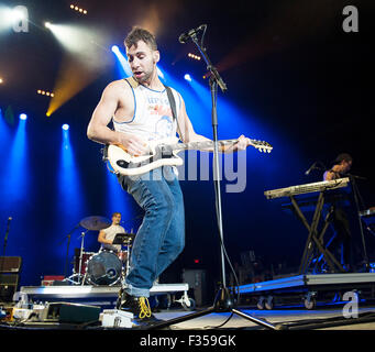 Sep 13, 2015 - Raleigh, North Carolina; USA - führt Musiker JACK ANTONOFF der Band The Bleachers live als Teil des G105 Shin Dig, die in Walnut Creek Amphitheater befindet sich in Raleigh stattfand. Copyright 2015 Jason Moore. © Jason Moore/ZUMA Draht/Alamy Live-Nachrichten Stockfoto